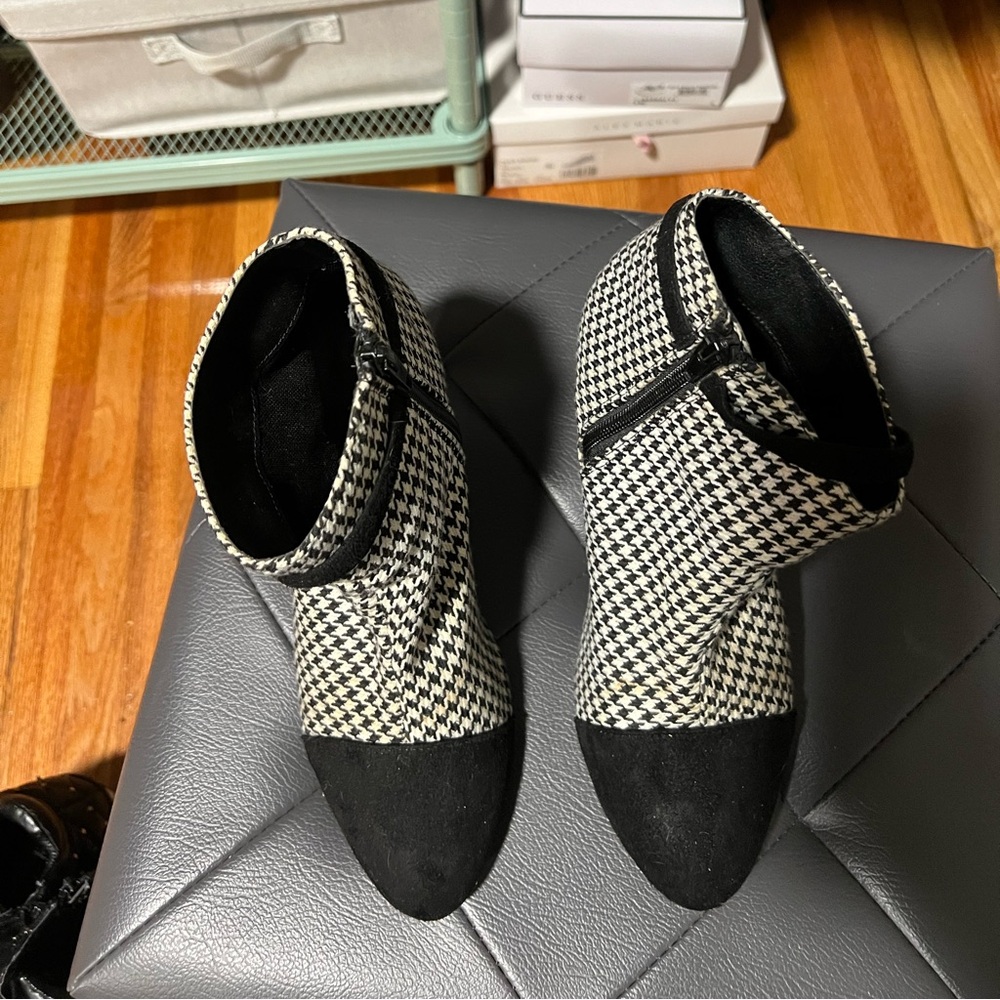 2 for $14 All $8 shoes 
Black and white heels